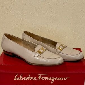 Salvatore Ferragamo Beige  "Ponza" Flat 8AA